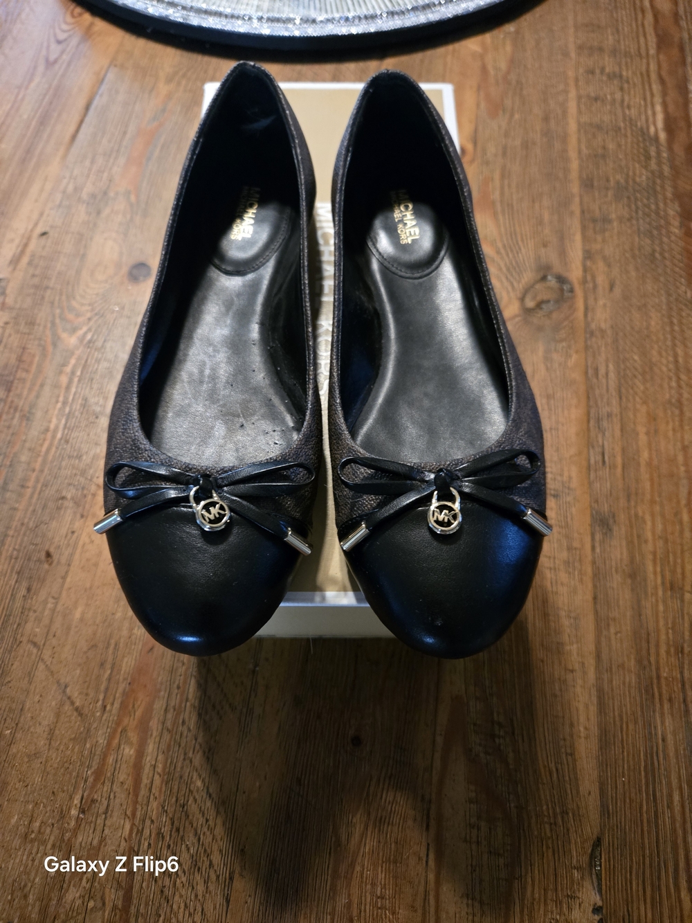 Michael Kors Black Leather Bow Ballet Flats - Picture 2 of 5